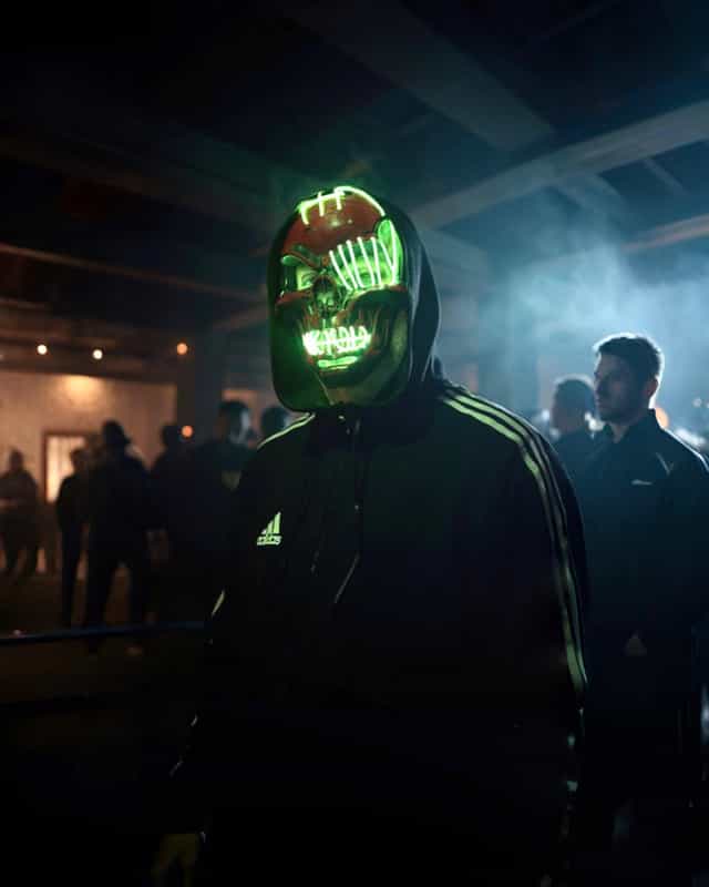 Kırmızı Renkli Neon Maske