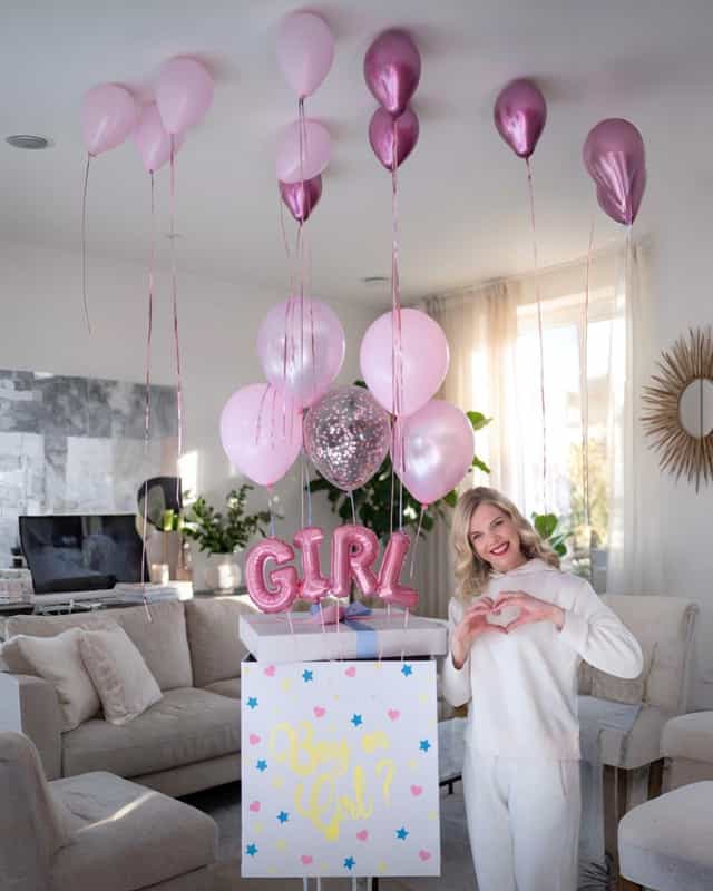 Uçan balonlu sürpriz cinsiyet partisi kutusu