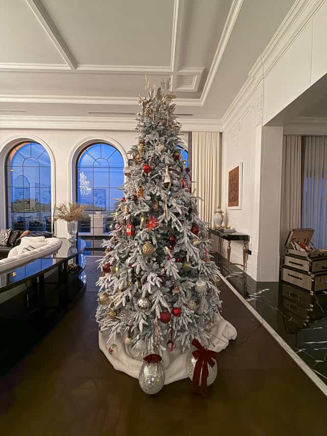 İthal Yılbaşı Ağacı Kendinden Karlı Ve led Işıklı 270 CM