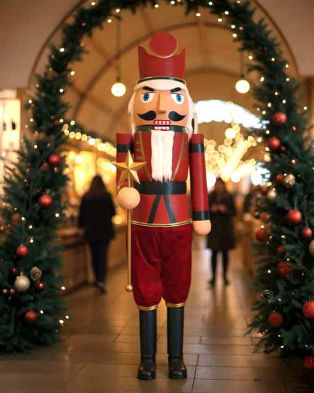 220 CM Lüks Kurşun Asker Fındıkkıran Yılbaşı Dekoru – Dış Mekan Dayanıklı El İşçiliği Model