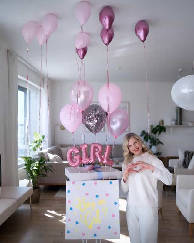 Uçan balonlu sürpriz cinsiyet partisi kutusu