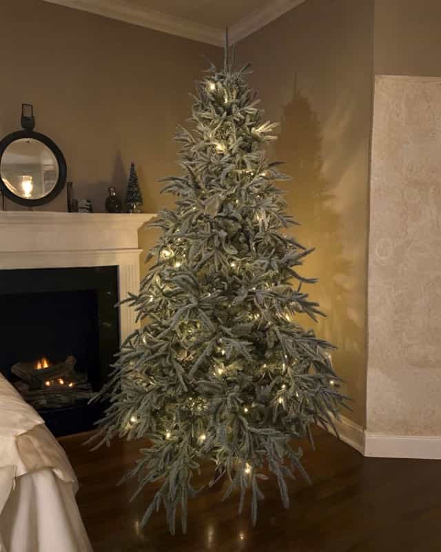 Yılbaşı Ağacı Kendinden Karlı Ve led Işıklı 240 CM