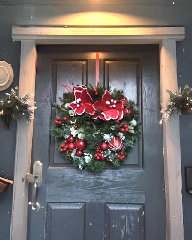 Yılbaşı Kapı Süsü Manolyalı Yuvarlak Kapı Çelengi 45 cm