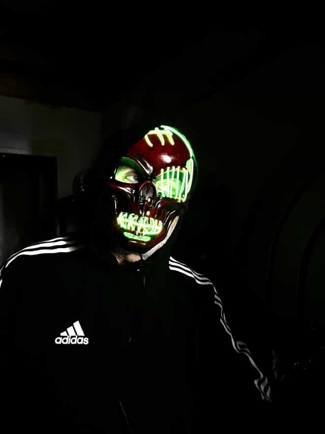 Kırmızı Renkli Neon Maske